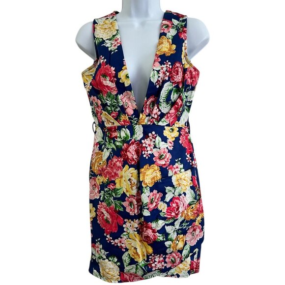 ✨3 for $18 ✨ TRAC Mini Floral Deep V-Neck Dress with Open Back - Medium - Picture 2 of 9